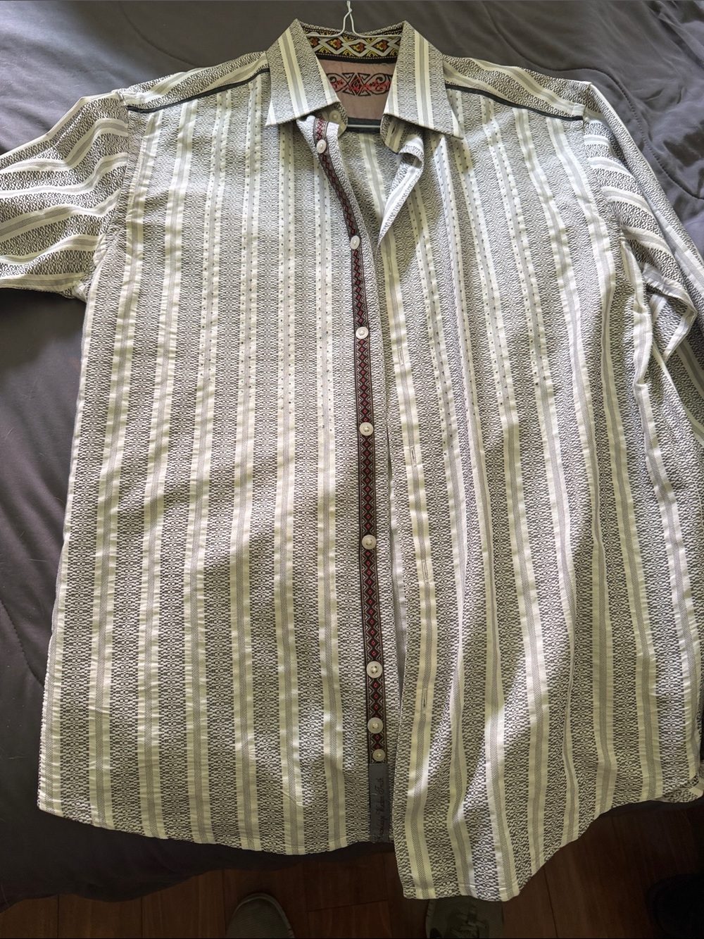 Vintage 2005 Robert Graham White and Gray Vertical Stripe Button-Down Shirt